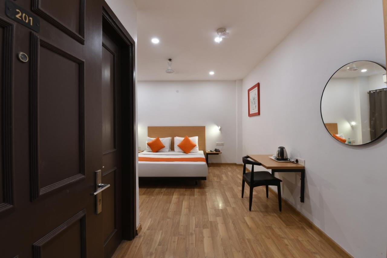 Hotel Saffron Gold Νέο Δελχί Εξωτερικό φωτογραφία